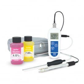 8100 Combination pH and Temperature Meter Kit